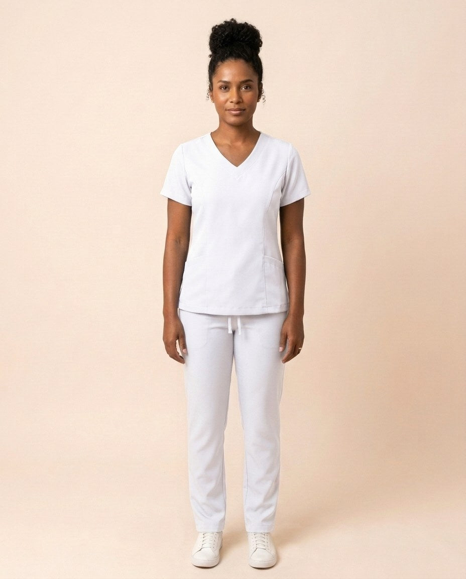 Bolsos Estratégicos no Scrub: O que Não Pode Faltar na Calça e Blusa