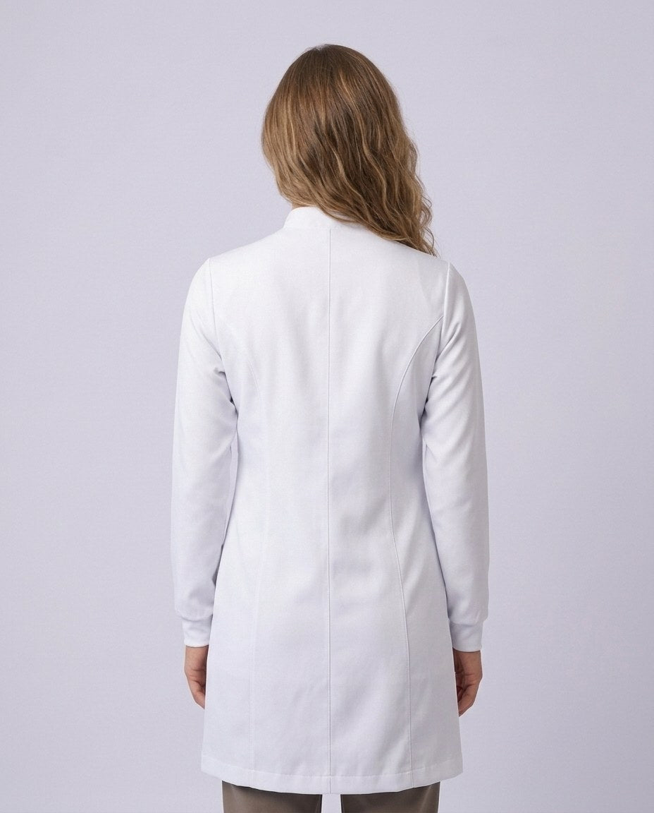 Jaleco Gola Xale: Sofisticação na Linha Alfaiataria Médica